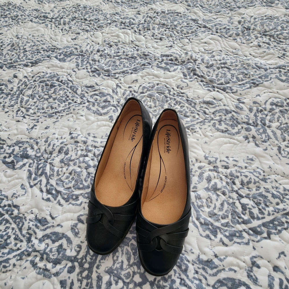 Life Stride Women's Classic Black Flats